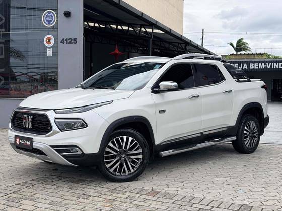 FIAT TORO 2.0 16V TURBO DIESEL RANCH 4WD AT9 FIAT TORO 2.0 16V TURBO DIESEL RANCH 4WD AT9